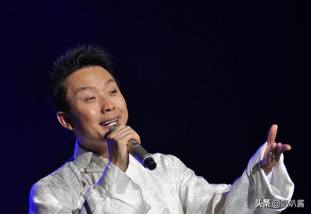 善恶终有报！47岁“跌落神坛”的李玉刚，终是活成了“跳梁小丑”