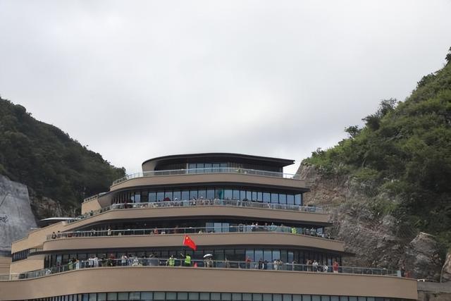 这个长假的“新晋顶流”！ 世界第一高桥迎国庆客潮