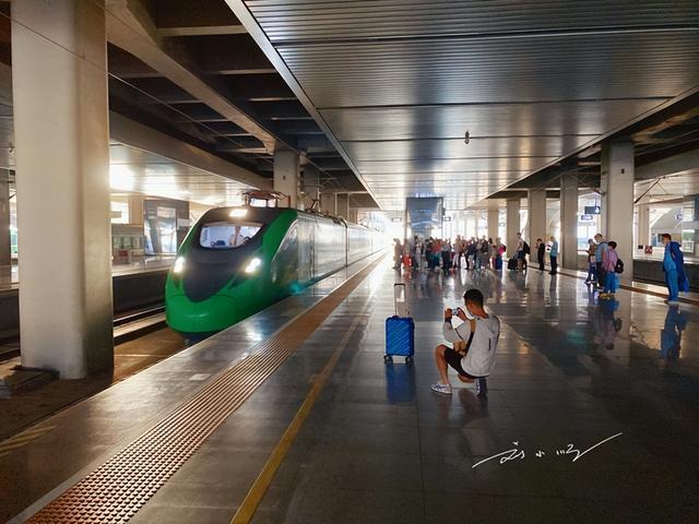 兰州机场“太离谱”！比上海浦东机场还远，竟要坐动车去坐飞机？