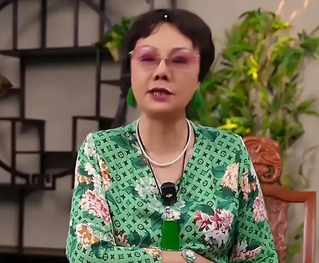 没想到，杨少华葬礼结束后，赵本山、李玉刚因一个称呼摊上事了