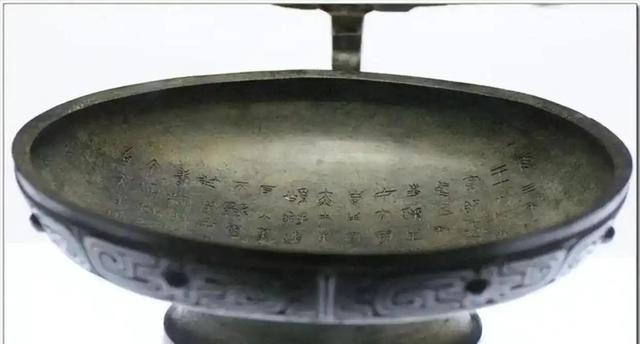 女子逛博物馆，指着镇馆之宝惊呼：这没盖的碗，和我家盖子是一对