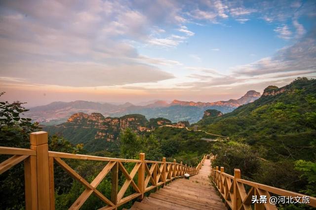 秋意正浓！是时候来石家庄平山开启一场秋日徒步了
