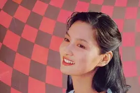 爆红时赶往美国发展，62岁却因病早逝，挂历美人殷亭如的光影人生图片