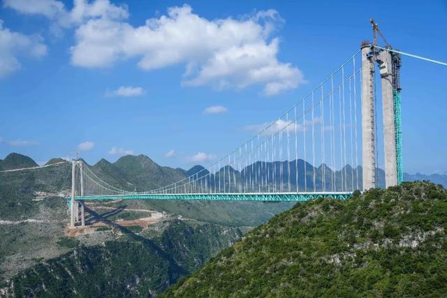 自研高弹改性沥青成功“登上”世界第一高桥！