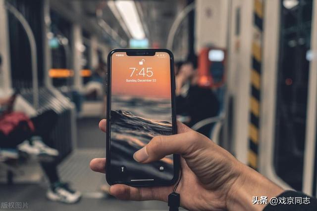 我们是从什么时候起人手一部手机的？欧美的科技皇冠就这么打破了