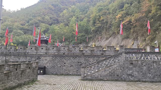 赏秋秦岭，摩旅商洛（04）陕南第一关，楚北第一门，打卡牛心关