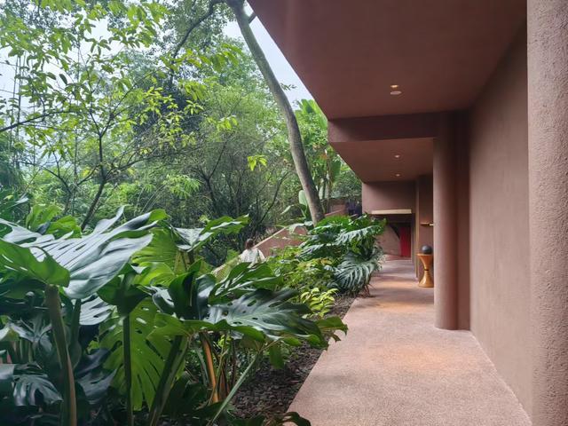 悦·遵义│颠覆想象！赤水丹霞深处，这家洞穴酒店太酷了！