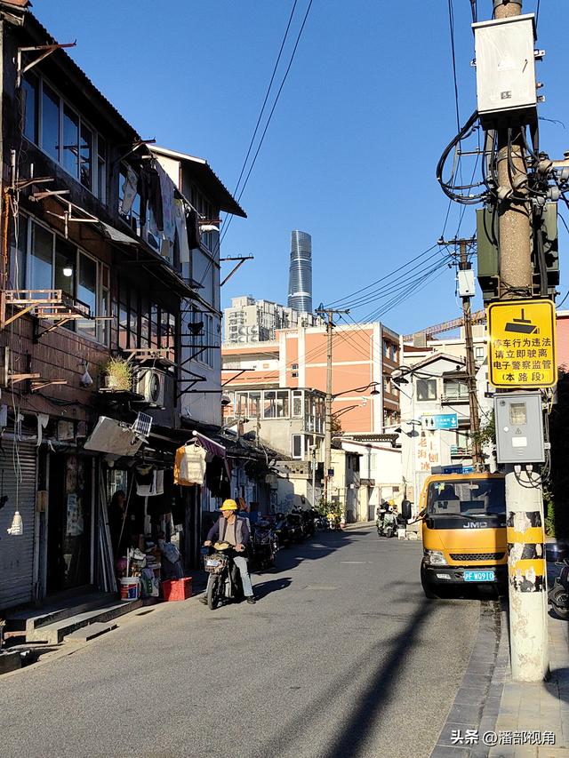 冬日暖阳里的上海街景