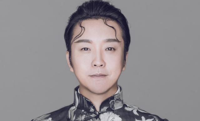 没想到，杨少华葬礼结束后，赵本山、李玉刚因一个称呼摊上事了