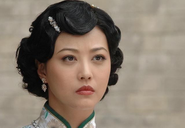 民国天乳运动到底有多疯狂？妇女束胸被禁止，发现一次罚款50大洋