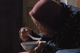 母亲节那天，婆婆给我20000，妈妈的态度让人心疼图片