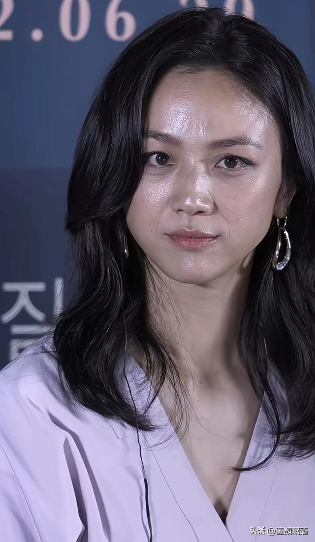 无滤镜后，唐嫣断崖式衰老，舒淇皱纹多，蒋欣和贾静雯像换了个人
