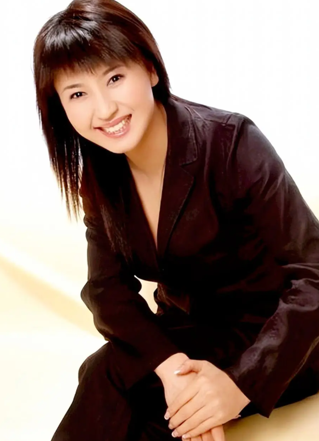 重罚！偷税	、背人命债	，被官方彻查后首露面的闫学晶 迎来最终结局