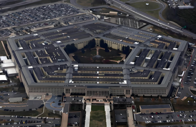 特朗普递刀，高市迎来5路强援，日本开始报复，第一把火烧向东海