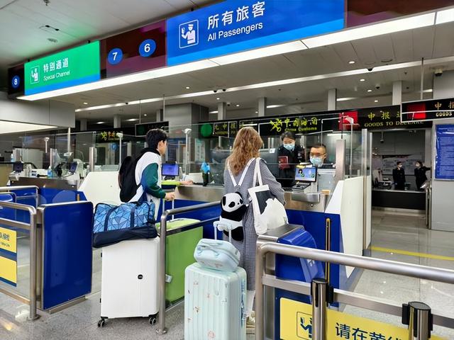 国家出手太狠了！免签10天+2分钟退税，直接把欧美游客"抢"了过来