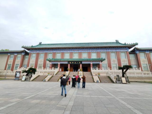 2025北京到海南行程第七天：离湖北过长江进湖南，雨中游“诗墙”