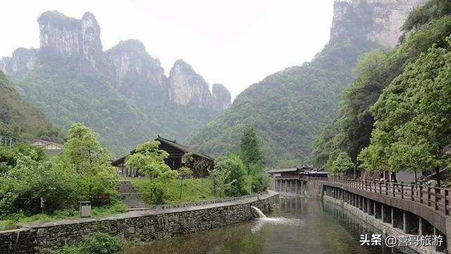 栖凤南华，俯瞰古城：探秘湘西凤凰文化之源