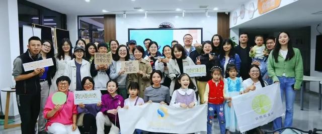 “华南第一女训鲸师	”消失的十年：被白鲸拖下水后，她选择亲手拆穿海洋馆的残酷真相