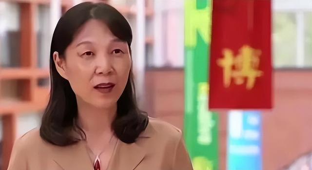 宗馥莉大战杜建英，仅用一招就制服“三弟妹”，难怪王健林看上她