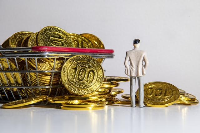 中央重磅文件！国家踩刹车，未来10年财政格局要变天	，什么信号？