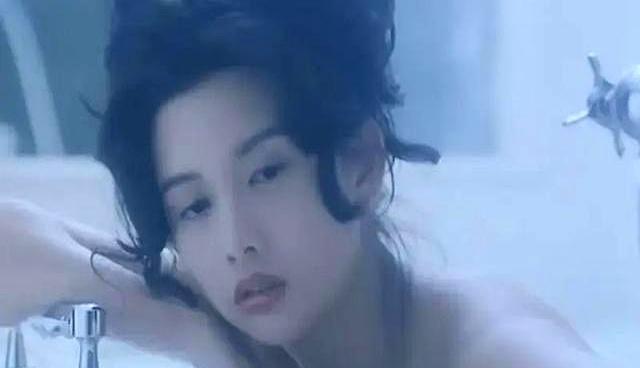 被老头“糟蹋”的4位女星，个个美艳动人，却鲜花插在牛粪上！