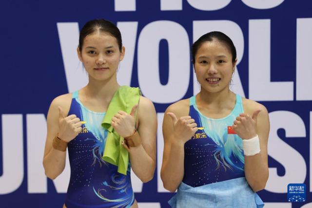 21岁湛江姑娘何妍伟获女双10米台冠军 夺得第32届世界大运会中国代表团首金