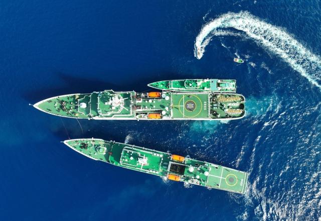 小马科斯陷入死局，关键时刻中方出手，为啥要给他递这个橄榄枝？