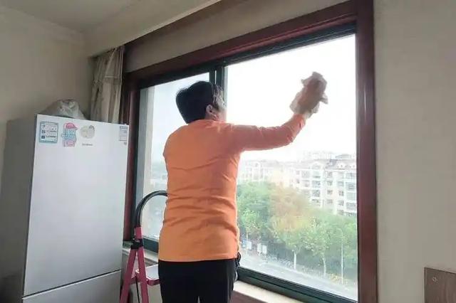 医生建议：70岁以上的老人，宁可天天玩手机，也不要随便做这4事