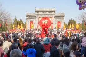 春节假期返程高峰 洪洞大槐树景区旅游热度不减图片