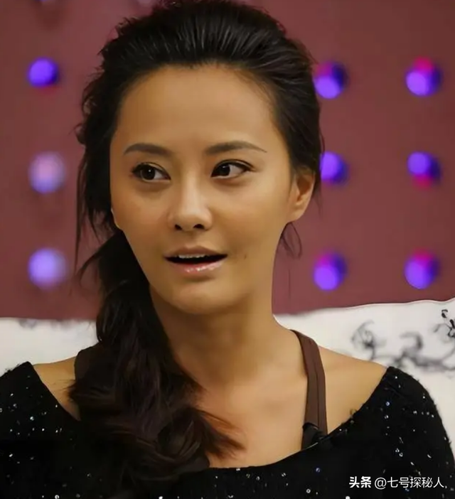 “红杏出墙”！这5位给老公戴帽子的女星，简直堪比现代版潘金莲