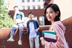 13岁女子肚子隆起爬满“妊娠纹”，照完CT妈妈当场吓懵！图片