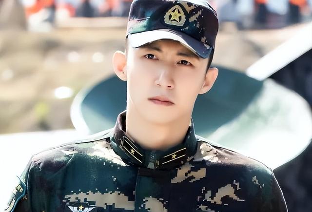 离婚8年，一别两宽	，如今的黄景瑜，已是王雨馨高攀不起的存在