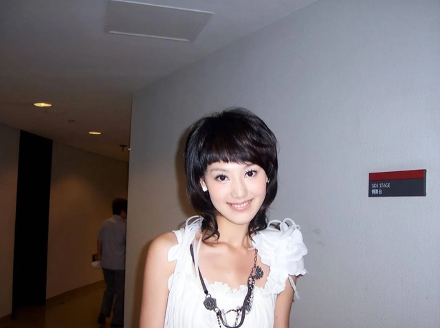 讨好大佬，陪睡上位，遭央视“开除”	，她身上的标签哪个才是真的