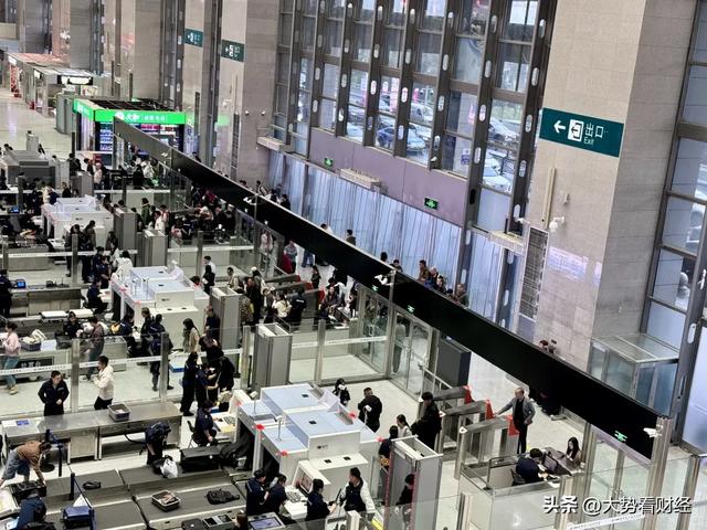 每天超3亿人次出游创纪录，国庆长假人们都去了哪？