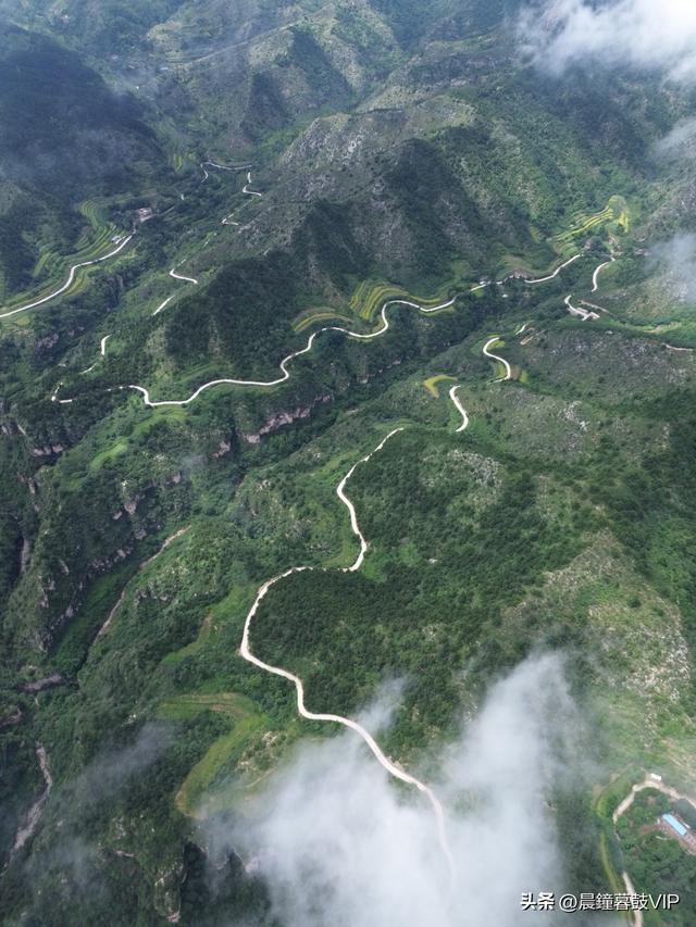 太行山平顺县的天路