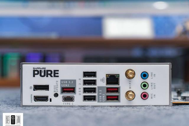 千元级白月光，颜值与战力拉满｜蓝宝石 PURE 极地 B850M WIFI主板