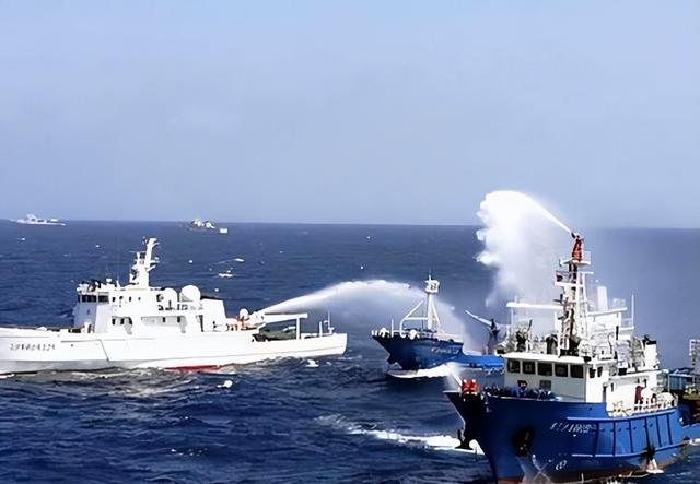 拒绝退出南海，马科斯避谈中国，菲律宾反提一个要求，我国防部公开对其定性，信号强烈