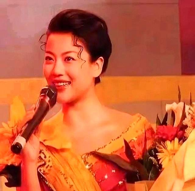 不结婚，如何解决生理需求？56岁的歌唱家张也，给出了最优回答