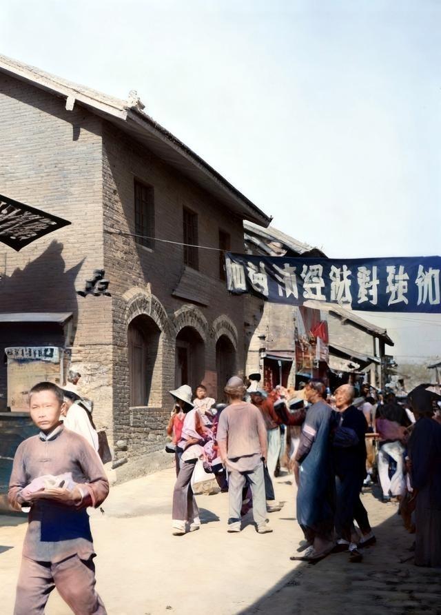 1942年，日本摄影师镜头里的山西沁水县，看看真实的汉奸嘴脸