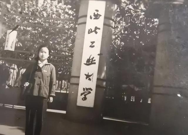 手握11万亩地皮，银行存七百多亿，她才是我国隐形“地产女首富”