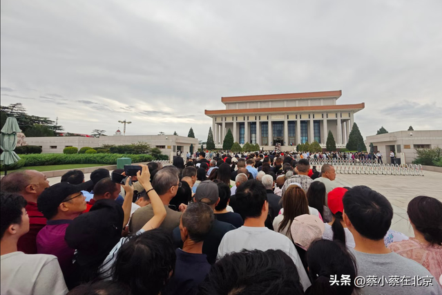 2025年9月26日，北京毛主席纪念堂前发生的真人真事，大家看看吧