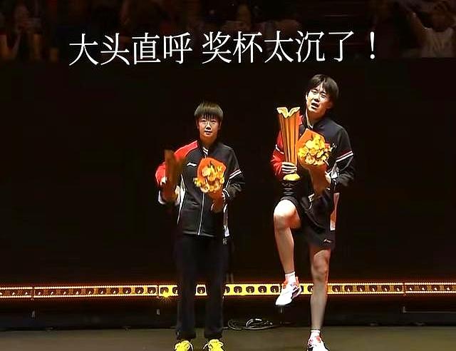 王楚钦太会了！和莎莎一起颁奖 没想到一个举动 球迷沸腾 直呼太