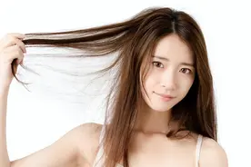 给老板娘送东西，却意外与她女儿封控在一起，解封后我们陷入热恋图片