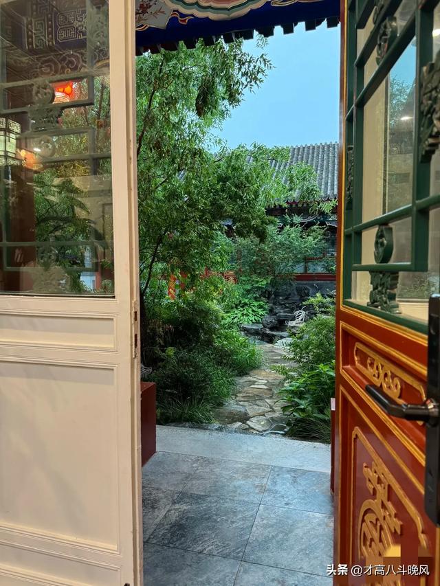 李湘在平台晒自家北京小院，大到让网友以为是景区，真的太有钱了