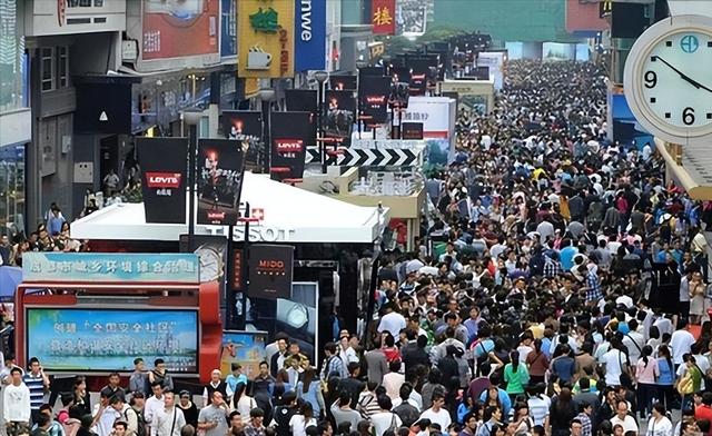 2020年，我国男性比女性多3502万，如今刚过5年，差距令人意外