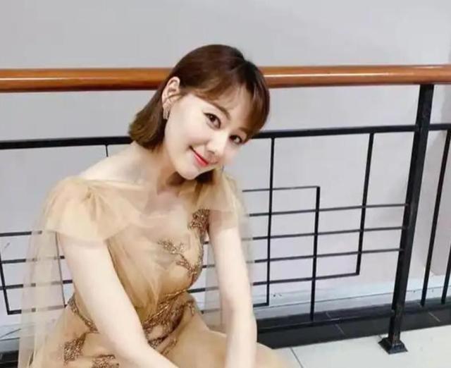 私生活混乱、被央视开除、陪睡上位？王冠身上的标签究竟有多离谱