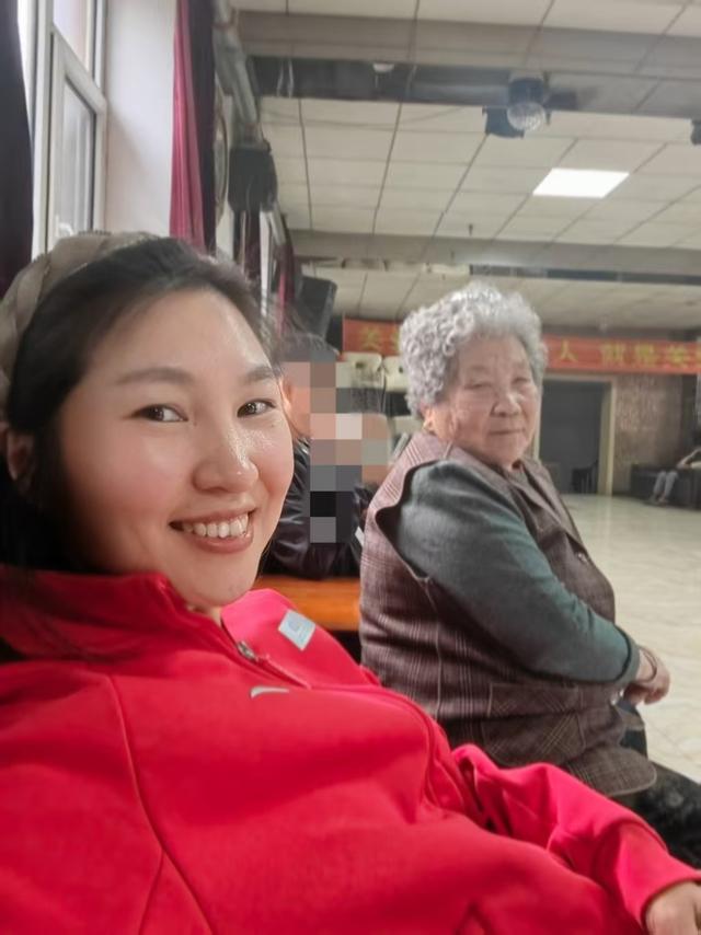 暂住养老院的年轻人：老人对婚育等很包容，我们相互治愈