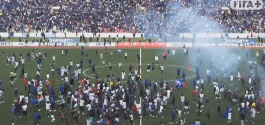 1-0爆冷！52万人口小国沸腾：再赢1场就进世界杯，全民狂欢