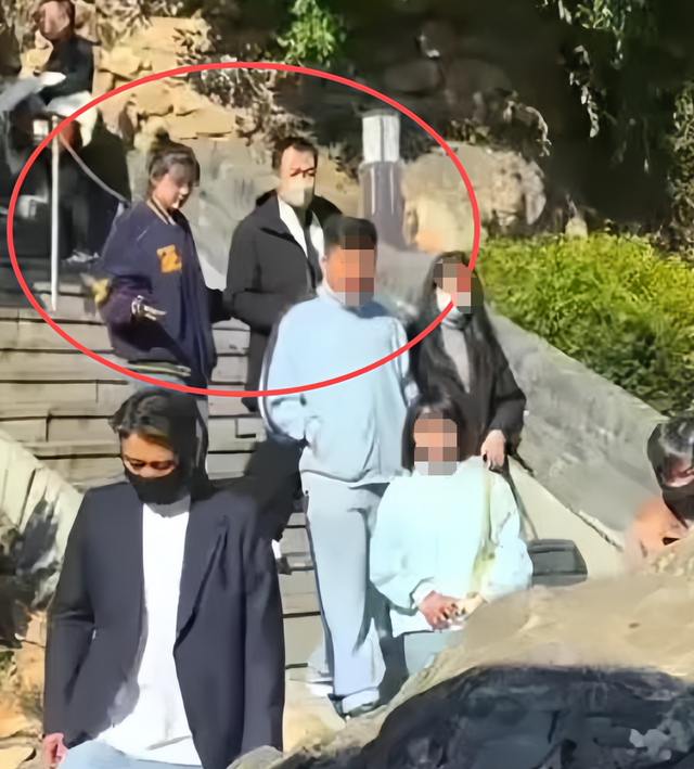 离过年仅1个月，52岁辛柏青高调传出喜讯	，朱媛媛终于可以放心了