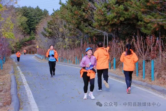 中阳县职工徒步登山比赛成功举办